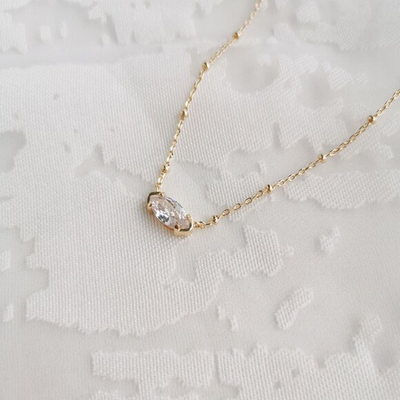 Kendra Scott Genevieve Gold Satellite Short Necklace White Crystal - Picture 2 of 4